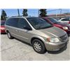 Image 2 : 2002 Chrysler Town & Country