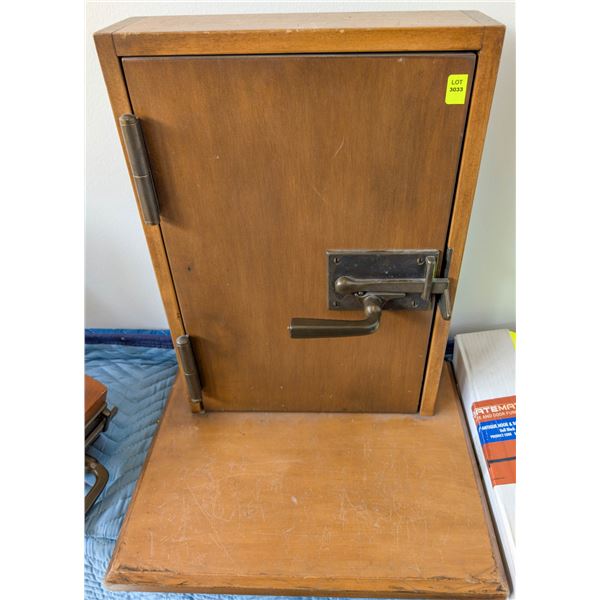 SUN VALLEY BRONZE GATE LATCH W/ HINGES & STRIKE