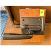 Image 1 : SUN VALLEY BRONZE GATE LATCH