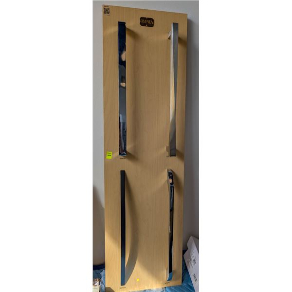 DISPLAY BOARD OF ASSORTED OMNIA APPLIANCE PULLS