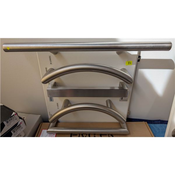 DISPLAY BOARD OF ASSORTED DEKKOR APPLIANCE PULLS