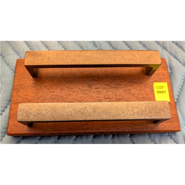 DISPLAY BOARD OF 2 CK-951 HANDLES