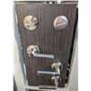 Image 2 : WEISER FRONT DOOR ENTRY DISPLAY BOARD AMADOR