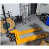 Image 1 : A HU-LIFT PALLET JACK