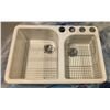 Image 1 : DISPLAY W/ DRAIN KOHLER RIVERBY DOUBLE SINK W/ GRATES