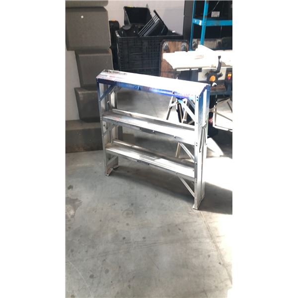 ALUMINUM STEP LADDER 36" HEIGHT