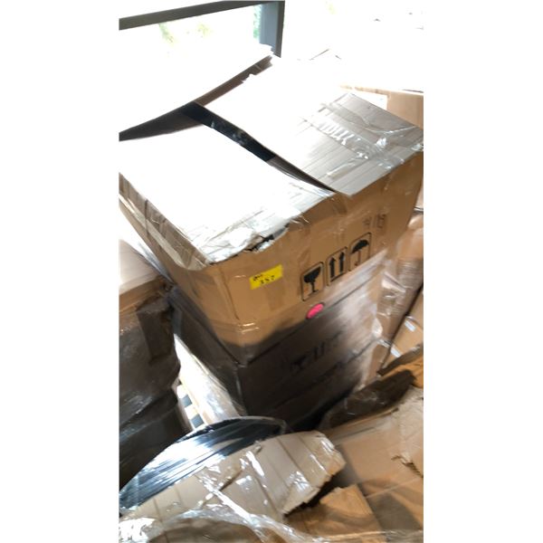 PALLET OF ASSORTED PET BEDS