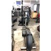 Image 2 : LIFE FITNESS ELLIPTICAL