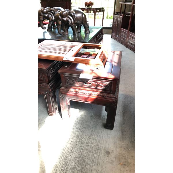 MAHOGANY FINISH END TABLE 20X24"
