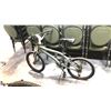Image 1 : GRAVITY GREEN SINGLE SPEED STUNT BIKE