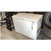 Image 1 : WHITE MIDEA CHEST FREEZER 44"X27"X34"