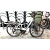 Image 2 : GREY/BLACK 8-SPEED FRONT SUSPENSION MOUNTAIN EBIKE- NO CHARGER
