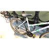 Image 3 : WHITE TAILWIND FREE SPIRIT 18-SPEED MOUNTAIN BIKE