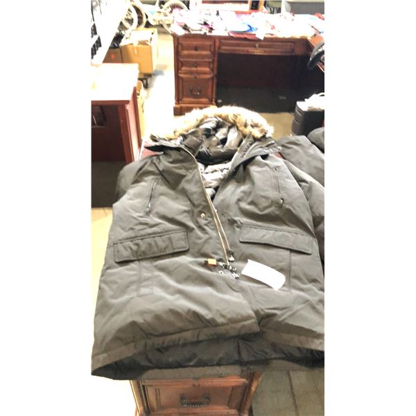 BLACK MICHAEL KORS LARGE PUFFY JACKET, FAUX FUR-LINED HOOD