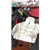 Image 1 : WHITE LARGE LULULEMON JACKET - STAIN PRESENT