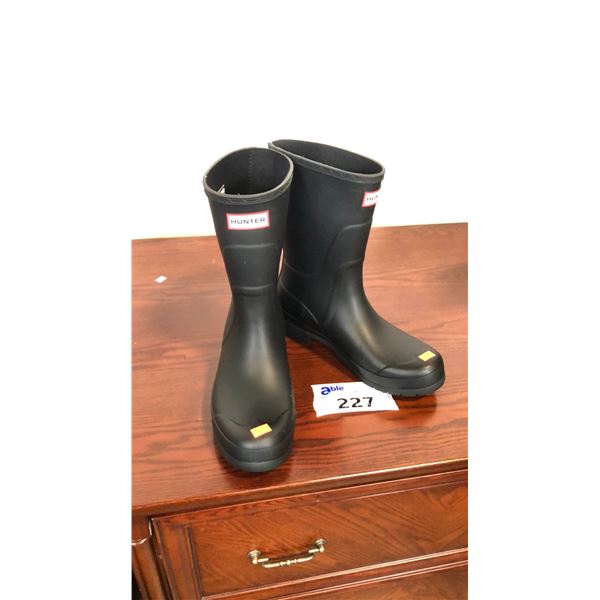 LADIES HUNTER BLACK RUBBER BOOTS SIZE US 9M
