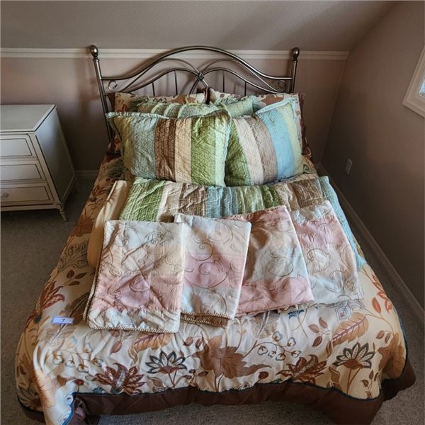 Double bed with Luxury Bedding & Pillows