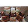 Image 1 : 11 Decorative Pillows