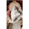 Image 9 : Arm Chair, Decorative Pillows & Shawl/Blanket