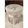 Image 6 : Embroidered Stool, Lamp, Stunning Collection of Elegant Candles
