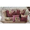 Image 1 : Decorative Pillows