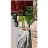 Image 3 : Leaf Table Runner, Vases, Art Flag, Garden Apron, Towels, Napkins, Decorative Boot, Pillow, Pitcher
