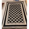 Image 1 : Black & White Area Rug - 62" x 98"