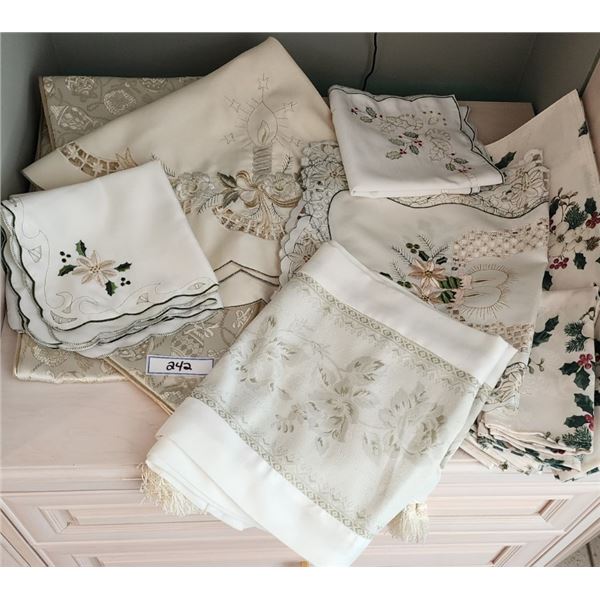 Luxury Christmas Linens, Table Runners, Round Tablecloth, Napkins, Placemats