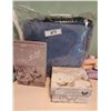 Image 2 : 2 Decorative Boxes, 49 Cushion Hangers, Blue Blanket