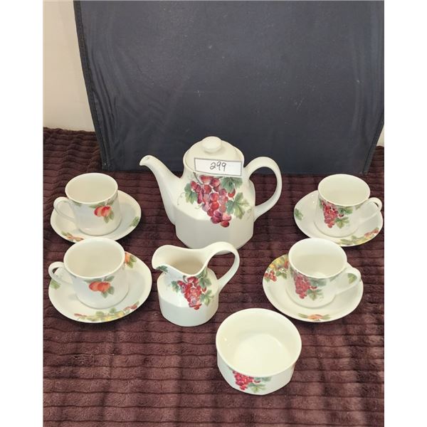 Royal Doultan Vintage Grape Fine China