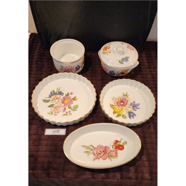 Pershore Collection of Fine Porcelain made in England - 5 Pieces