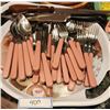 Image 2 : Pink Handled Cutlery, Knives, Tray, Wood Cutting Boards, Picture, Bowl, Dish Drainer
