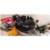 Image 2 : Artist Lot - Brushes, 16 Various Sized Canvas, Artist & Foam Brushes, Brush Washer