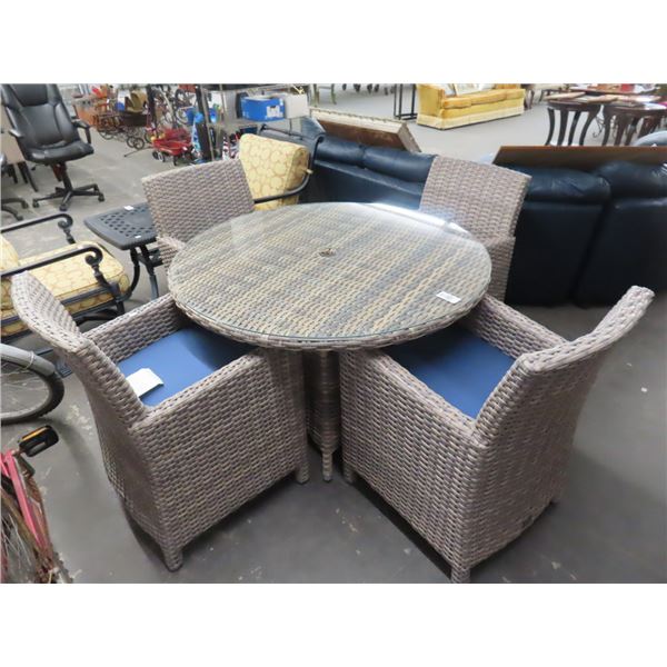 Wicker Round Glass Top Patio Table w/4 Padded Armchairs