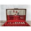 Image 2 : 1881 Rogers Oneida Silver Plate Flatware Set