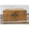 Image 2 : Golden Glory Yellow Peaches Fruit Crate Box