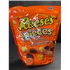 Image 2 : 1 Reese's Pieces Peanut Butter Bulk Candy Bag - Large 1.36KG Bag - New (BB: MAY/2025)