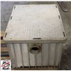 Image 1 : ENDURA 31" X 24" X 18" GREASE TRAP * FUL L*