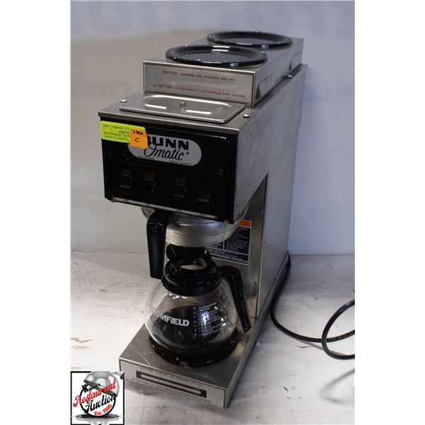 BUNN-O-MATIC 3 BURNER COFFEE MAKER W/ CARAFFE