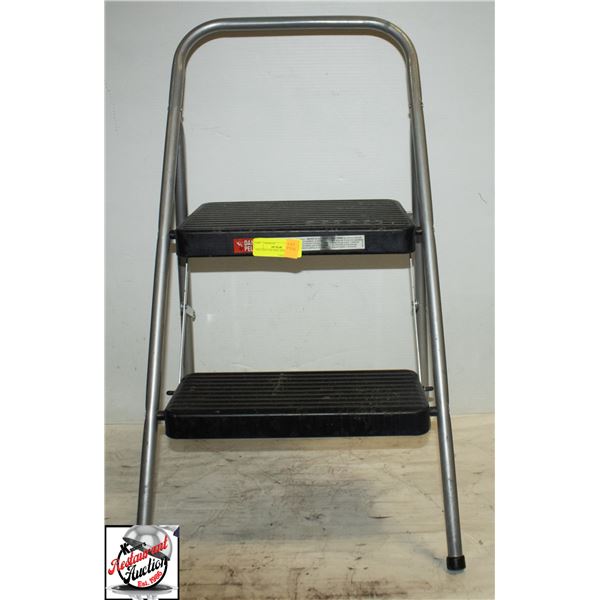 TWO STEP FOLDING STEP LADDER