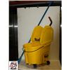 Image 1 : RUBBERMAID COMMERCIAL MOP BUCLET W/ MOP HANDLE