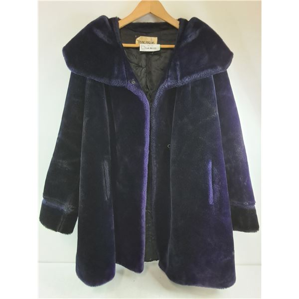 * Ladies Vintage Irving Posluns Faux Fur Coat - Approx Medium Size