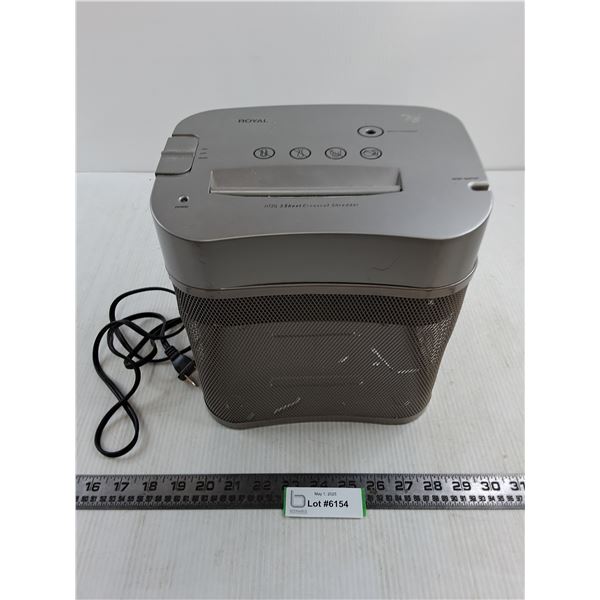 Royal Paper Shredder - Powers On - 9" x 7" x 9"