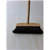 Image 3 : **Small Push Broom 50" Long - Cannot Ship