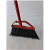 Image 3 : *4 Ft. Long Level & Vileda Broom, Cannot Ship