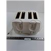Image 1 : Toastmaster 4-Slice Toaster - Powers On