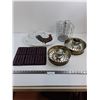 Image 1 : Kitchen Lot (Bundt Pans, Hot Placemat, Platter)