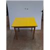 Image 1 : *Kid's Table 23 x 18 x 21" - Cannot Ship