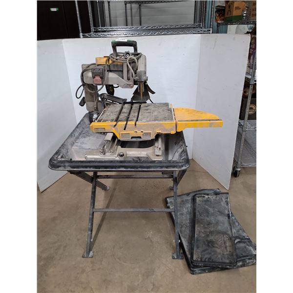 *Wet Table Saw with Table & Trays,Powers On, Cannot Ship