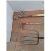 Image 2 : *Yard Tools Up to 6 Ft. Long- Pitchfork, Garden Hoe & Concrete Tool, Cannot Ship
